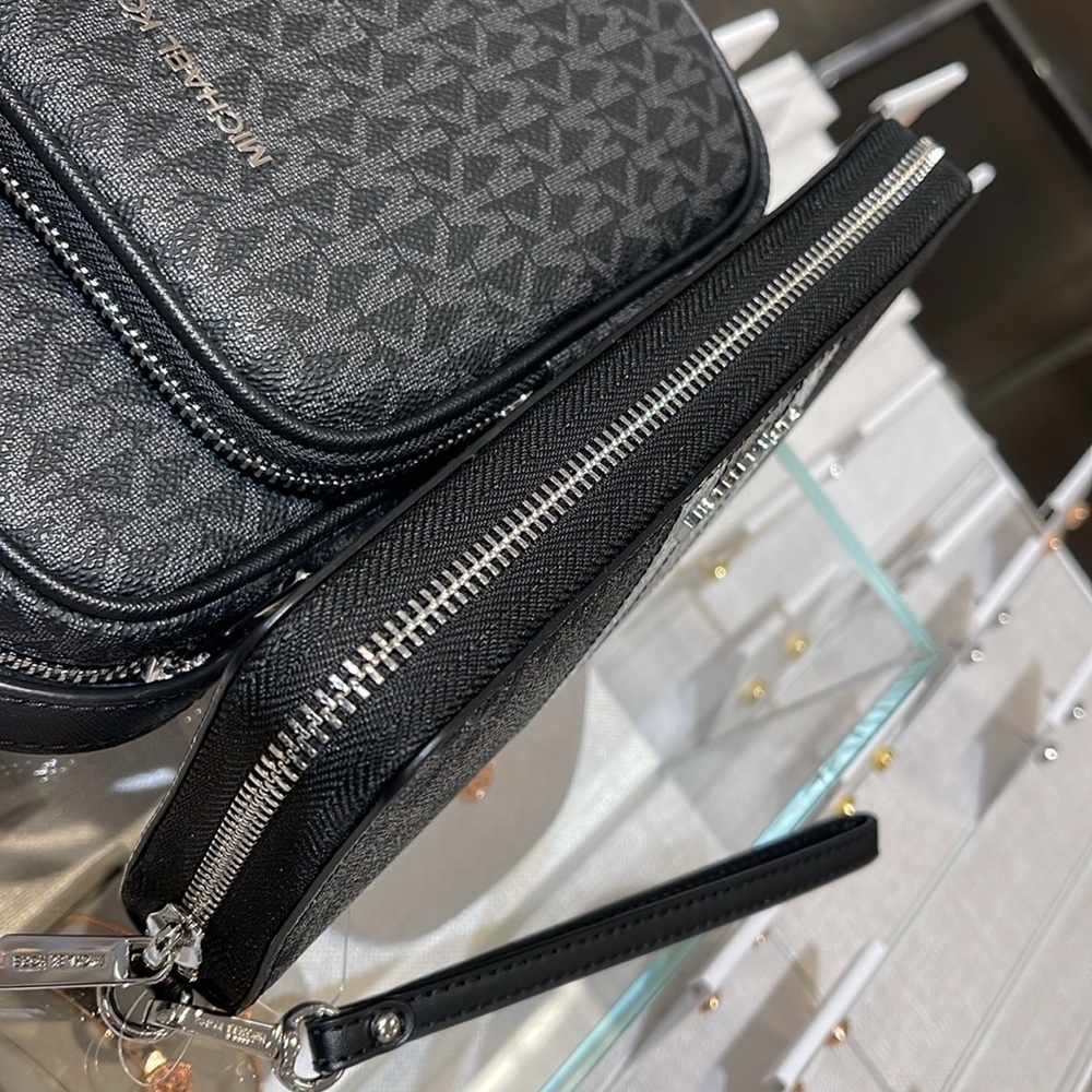Michael Kors Jet Set Travel Large Signature Logo and Metallic Continental Wallet - Picture 15 of 16